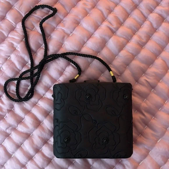 HOLT RENFREW Evening Bag - Picture 11 of 11